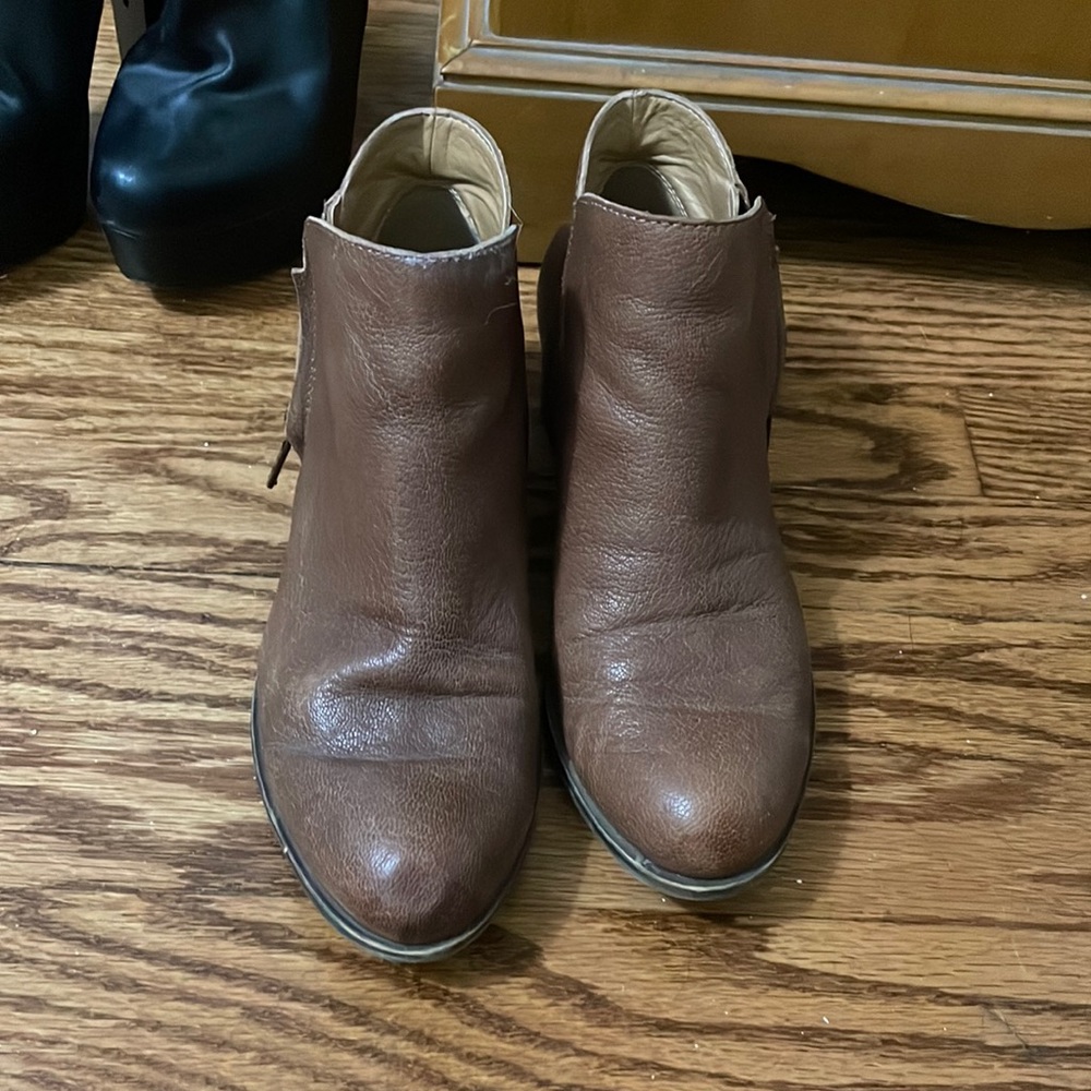 Lucky Brand 6 1/2 brown ankle boots